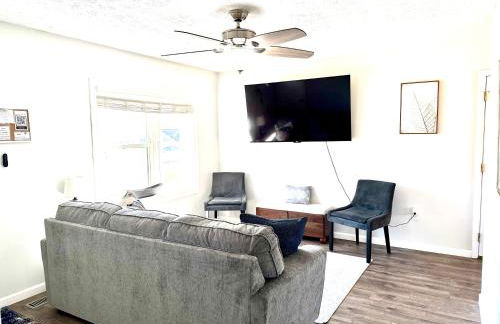 Private Ranch - Entire Home - 3 Bed Room - Hot Tub - King Bed - Fenced Yard - Pets & Kids Welcome - Game Shed - Free WiFi - Foto 5