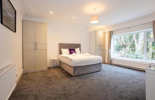 Pillo Rooms - Spacious 4 Bedroom Detached House close to Heaton Park - Foto 41