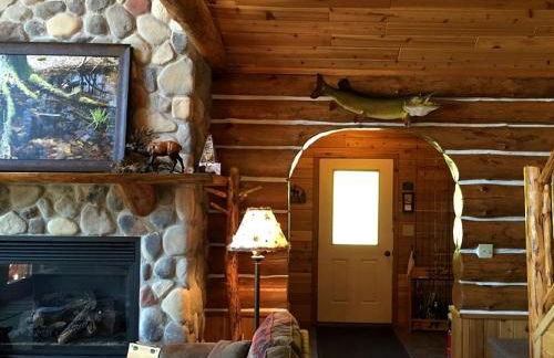 English Lake Escape -Custom Waterfront Log Cabin in Chequamegon National Forest - Foto 12