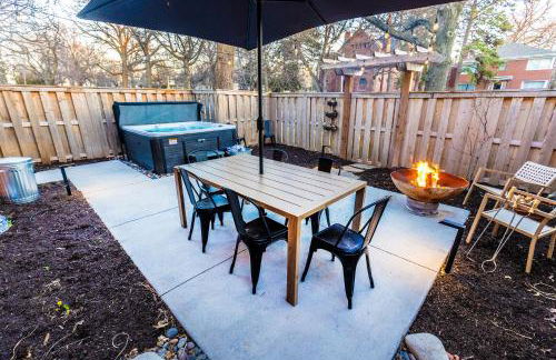 Family Retreat with Hot Tub, Game Room & Prime Location - Foto 6