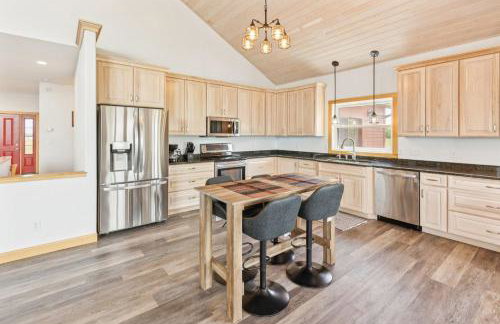 Lakeside 4BR Retreat Private, Peaceful & Scenic villa - Foto 4