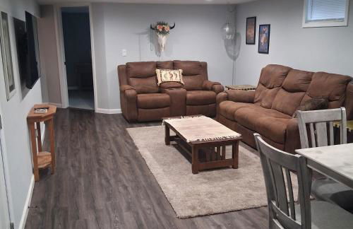 Fully Updated 3-Bedroom Ranch with Stylish Interiors, Full Furnishings, and Backyard Hangout Spaces - Foto 7