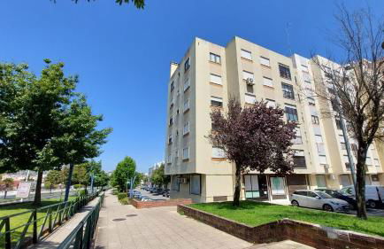 Enjoy Lisbon Cascais Sintra 1200 metres to metro blue line Sintra Rail line Free Parking - Photo 23