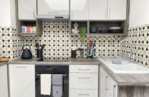 Exclusive 1 and 2 Bedroom Flats only 0,5 miles aw - Foto 42