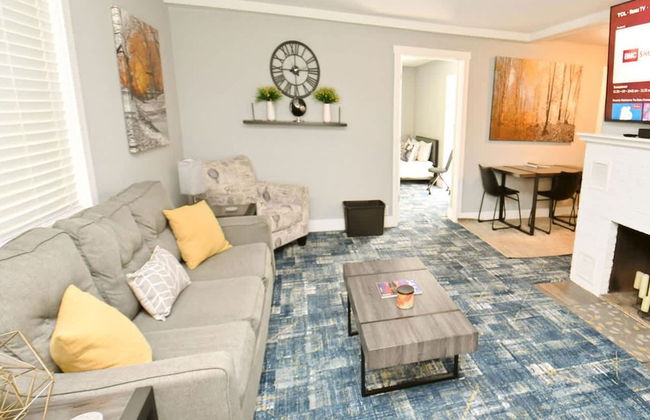 3 Blocks to Notre Dame EV Charger 1707 - Foto 1