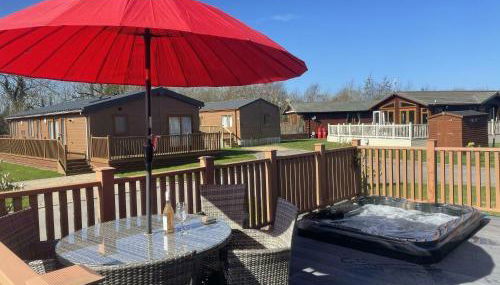 Little Gem Lodge with Hot Tub - Foto 2