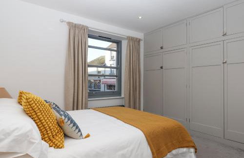 The Cottage on The Square - Photo 23