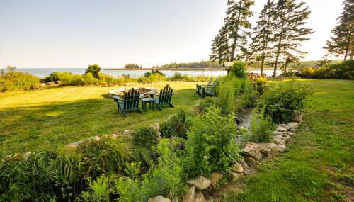 Waterfront Prospect Harbor Cottage Yard, Fire Pit - Foto 2