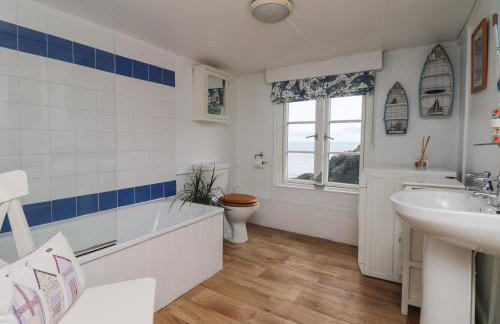 Kerbenetty Harbour Cottage - Photo 15