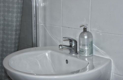 1 bedroom apartment near Clapham North and Clapham High Street station - Foto 16