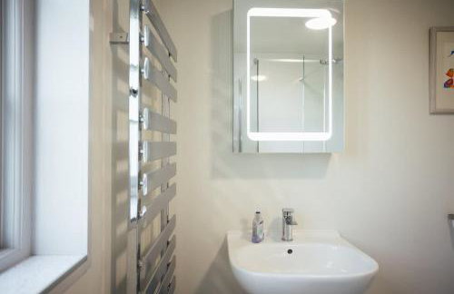 Farmhouse Charm with Modern Style in Pembrokeshire - Foto 61