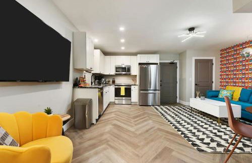 HostWise Stays - King Bed - Free Street Parking - Walkable Location - Foto 6