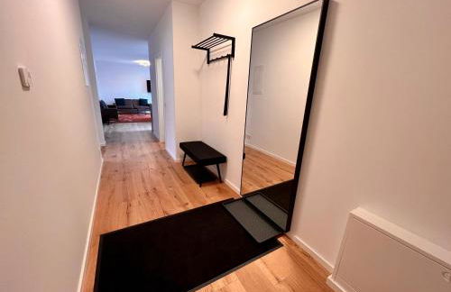 Workplace Apt/27inch Screen for 2 or 4/Kitchen - Foto 2