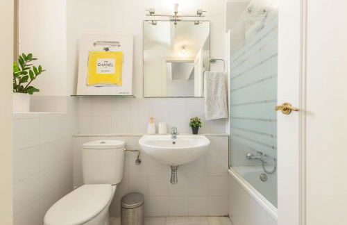 Charming 2 Bedroom Boutique Triplex Apartment with Private Terrace at Seville City Center by OCityzen - Foto 23