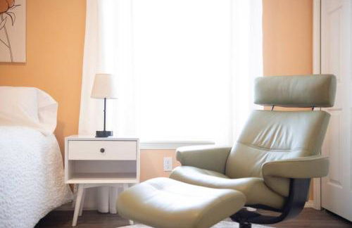 Solar Half-Plex with Chic Style in Country Glen - Foto 41