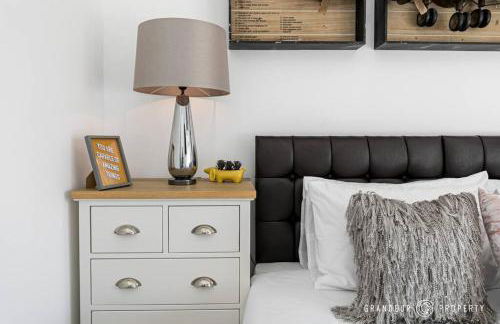 Central Park Suite by Grandeur Property - Photo 26