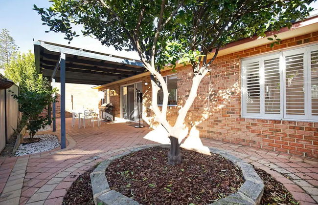 Idyllic Modern Scarborough Home Fireplace BBQ - Foto 32