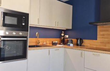 SUPERBE APPARTEMENT porte de la Cité Médiévale à SOMMIERES entièrement rénové très bien équipé 6 pers balcon clim parking privé devant - Foto 6