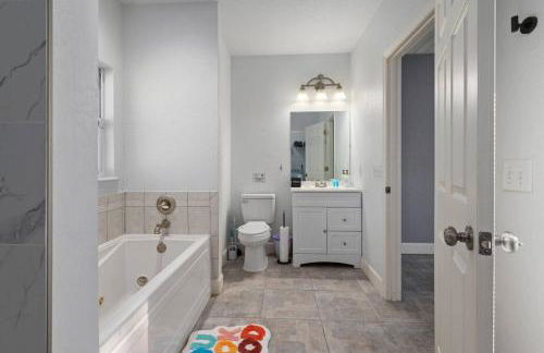 Sunny Auburndale Retreat with Pool - Photo 13