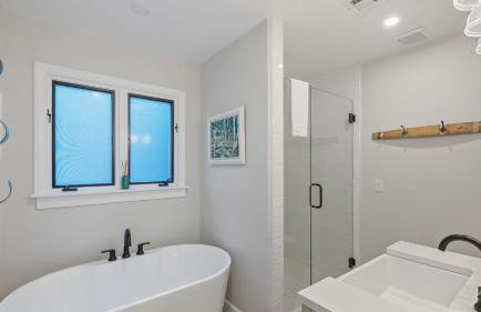 Hidden Oaks Farmhouse by Avantstay Hot Tub, Deck - Foto 60