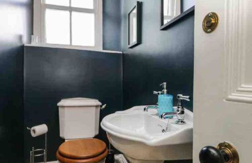 Bank Chambers in Bowness with Hot Tub and Lake Access - Photo 50