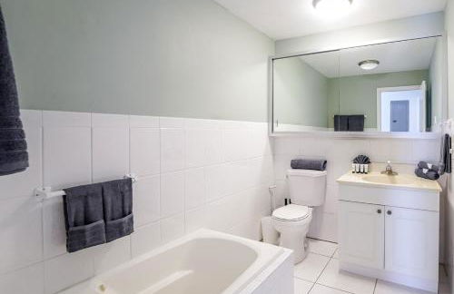 Waterfront Luxe 3BR, Pool, Hot Tub & Dock - Foto 35