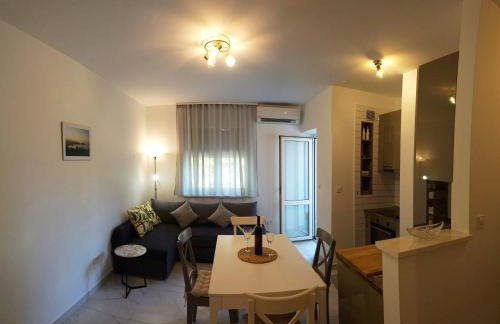 Apartment Joia near Bačvice Beach with Balcony & Parking - Foto 16