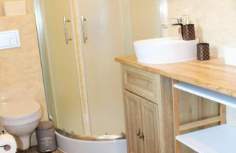 PIZUNY Dom pod dębem z balią na wyłączność - Foto 25