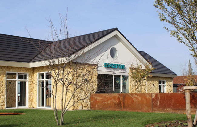 Cozy Garden Home w/ Fireplace - Photo 28