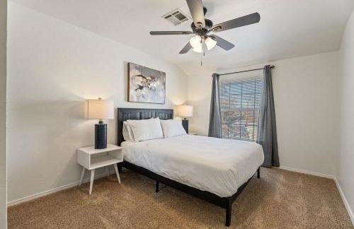 Spacious Lakefront View With Hot Tub and Pool NH - Foto 66