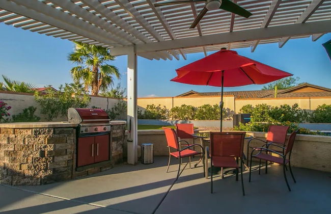 Spectacular Hilltop Home W/resort Like Backyard! - Foto 48