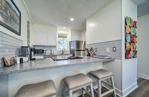 Sapphire Home with Grill and Pool Access - Foto 8