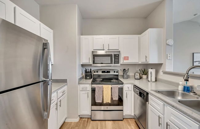 Welcoming 2BR Pool Gym Near Hill AFB Lagoon - Foto 9