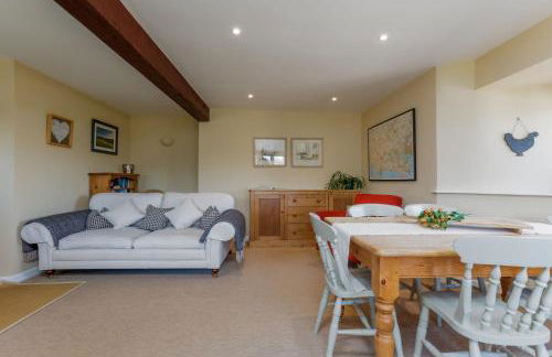 Dorset Farmhouse - Photo 13