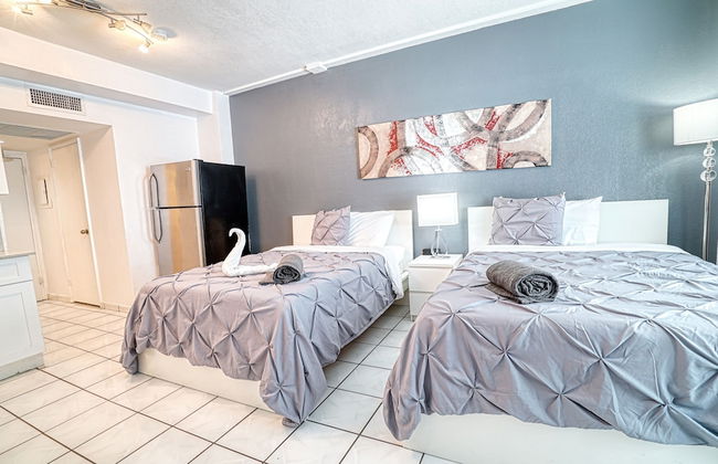 Deluxe Studios and Apartments at the Casablanca - Photo 81