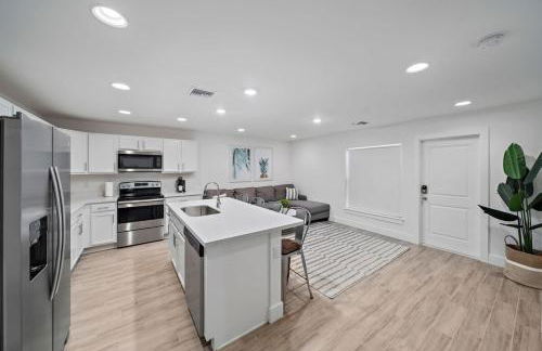 New! Few minutes to Downtown, 10 to the Beach! - Photo 10