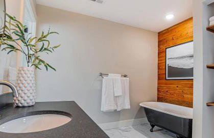 Downtown | Gorgeous | Pet Friendly! - Photo 35