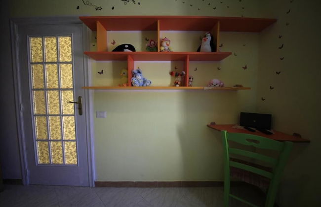 Dolls House Holiday Home - Photo 4