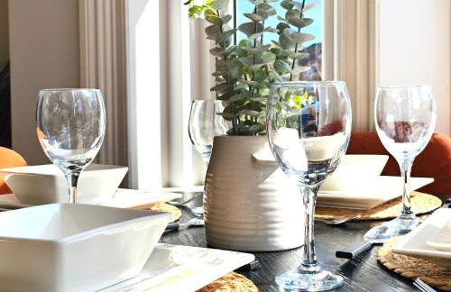 Stunning Apartment-6 Minute walk from Beach-Free Parking - Photo 8