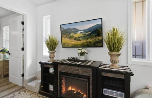 Lakefront w/ Private Dock, 2 Slips, Swim Mat, Firepit, & Covered Patio 44mm - Foto 10