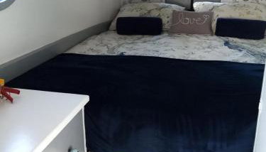 BrightOwl Waterside Narrowboat Cottage Experience - Foto 5