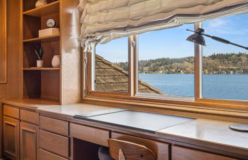 Stunning Waterfront Mansion with Pool and Hottub - Foto 26