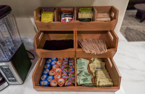 Spacious Disneyland Getaway I Game Room, King Suites & EV Access I Sleeps 14 - Foto 36