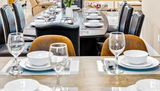 Spacious 6BR Stay with Parking and Near DTLA - Foto 3