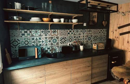 Le chalet romantique, SPA, Écran cinéma, Lit king size, day use, 10 min centre - Foto 8