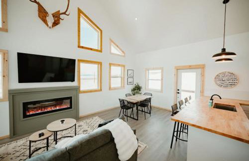New Cabin Pet Friendly With A Game Room And King Beds - Foto 9
