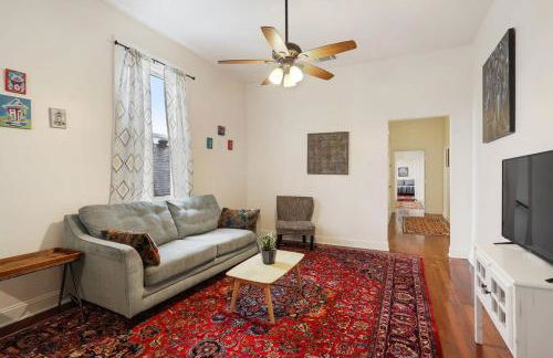 Urban 3 bedroom Local Art Filled Frenchman Oasis - Foto 6