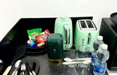 Stylish Ensuit Studios in the Heart of Vibrant Tooting 1 Min to Tube - Photo 7