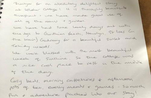 Knocker Cottage is a 3 bedroom made up of 1 double bedroom and 2 small double bedrooms in small village 10 min to beaches - Foto 6