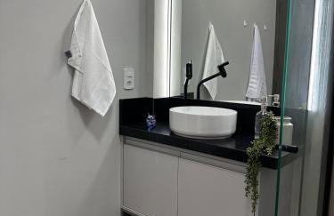 Studio com Garagem, Térreo com Acesso privativo e WIFI, a 5 Minutos do Centro - Foto 14